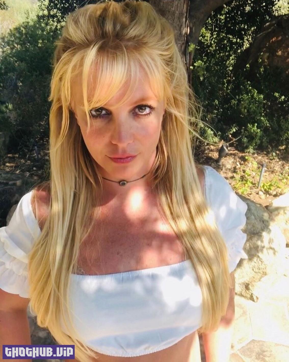 1664816911 47 Britney Spears Cleavage 11 Photos And Video