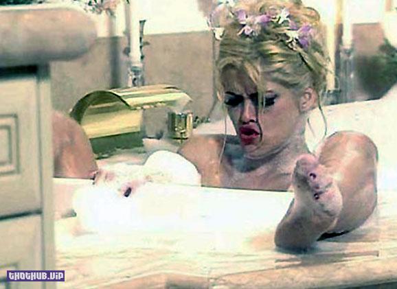 1664879871 322 Anna Nicole Smith Nude and Sexy Photo Collection