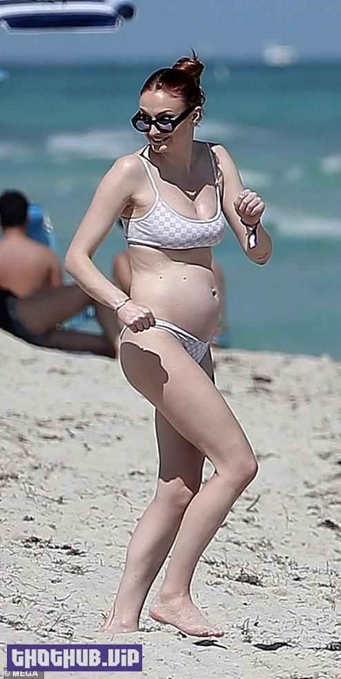 Hot Pregnant Actress