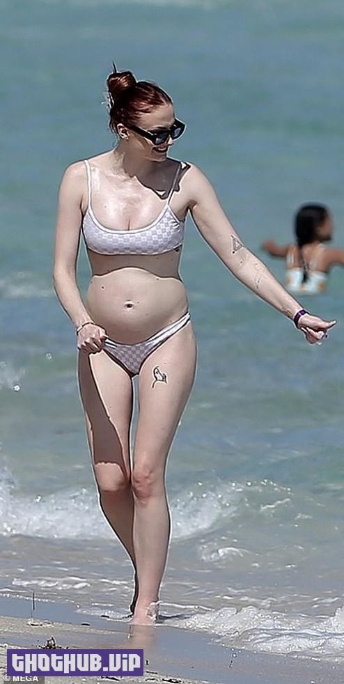 1665387398 397 Pregnant Sophie Turner In A Bikini 23 Photos