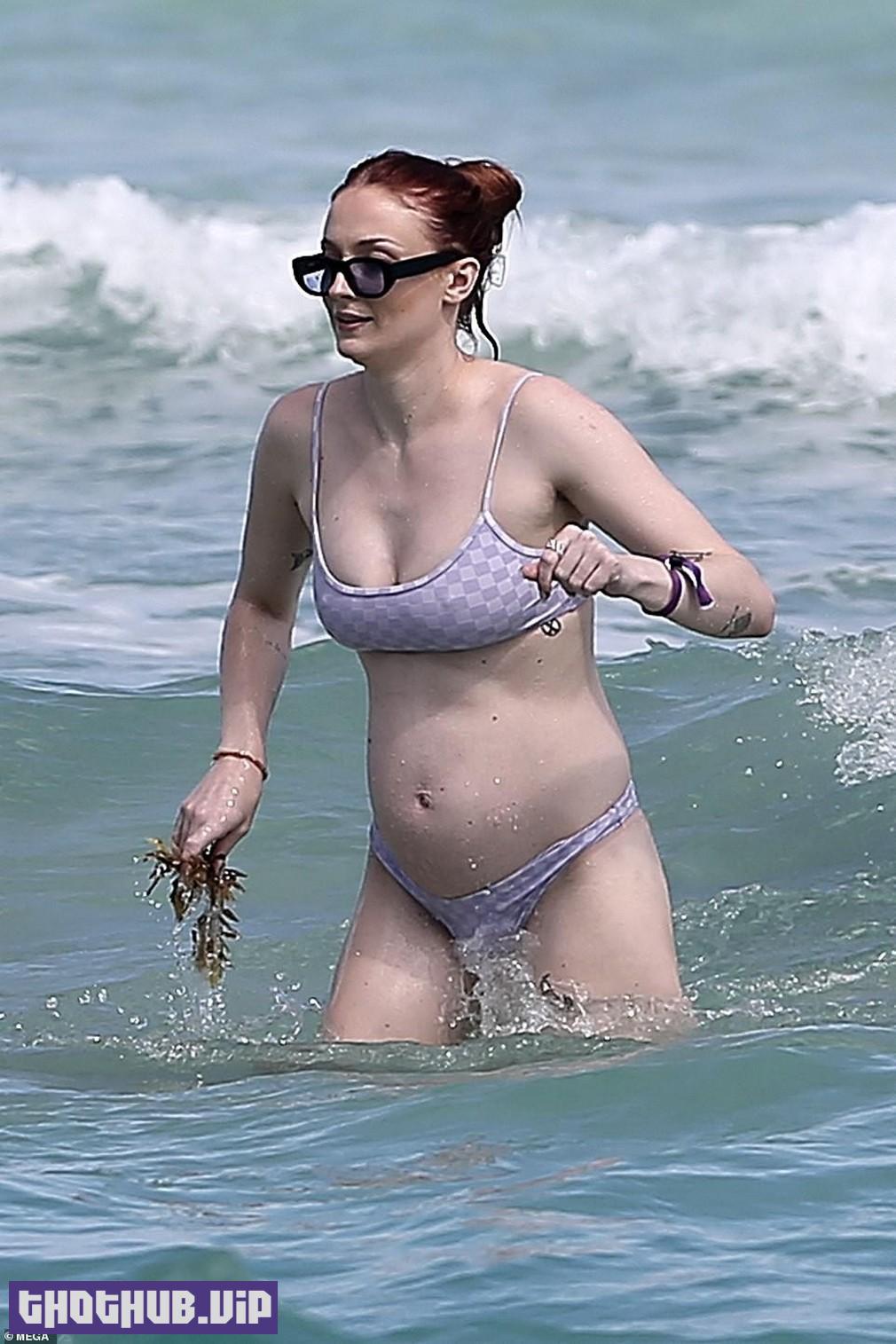 1665387402 451 Pregnant Sophie Turner In A Bikini 23 Photos