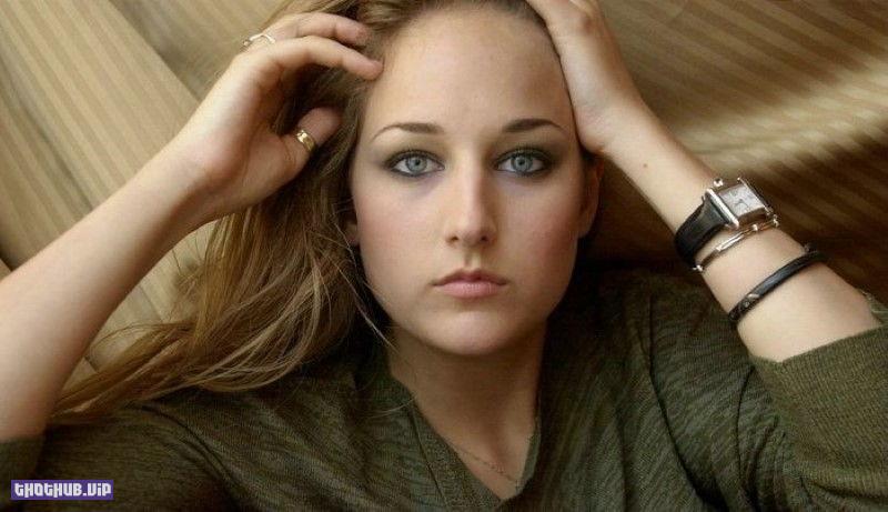 1665534576 524 Leelee Sobieski Great Nude Moments Lovely boobs sexy smile