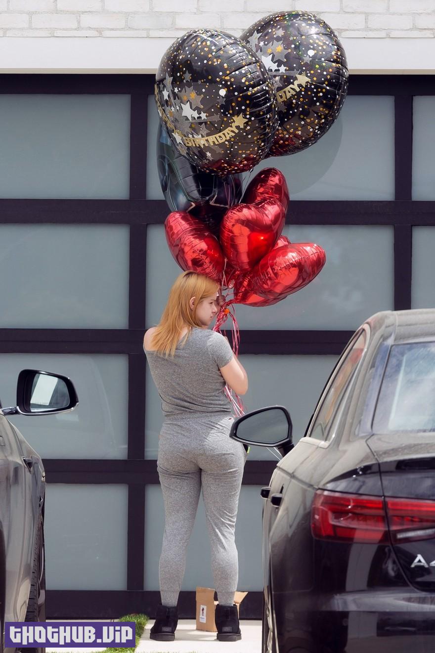 1665670344 642 Ariel Winter And Her Big Balloons 20 Photos