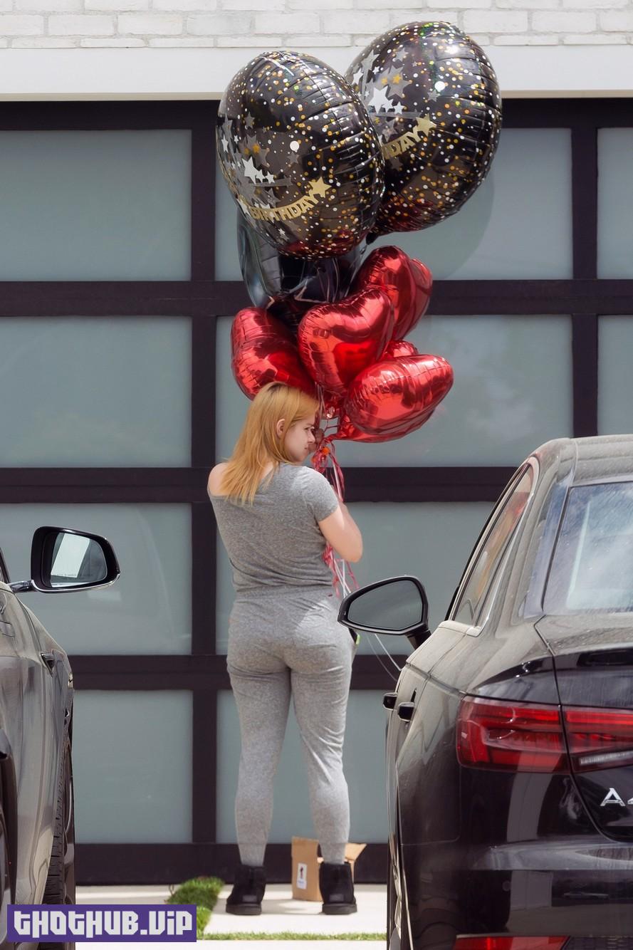 1665670360 955 Ariel Winter And Her Big Balloons 20 Photos