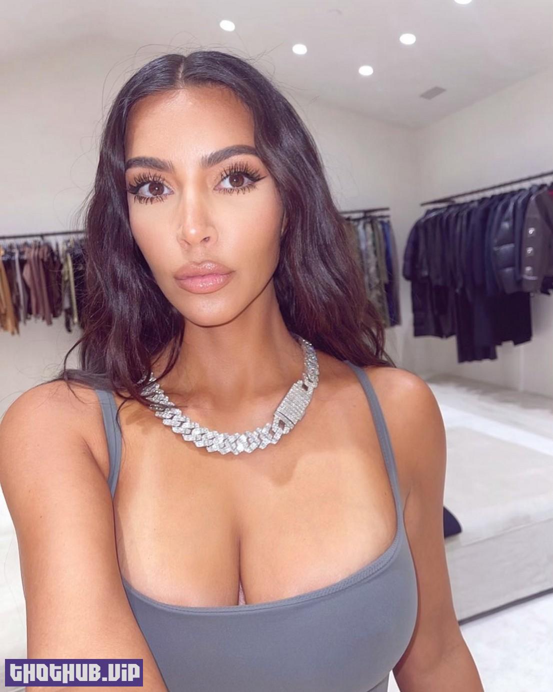 Kim Kardashian Sexy In A Million Dollar Necklace