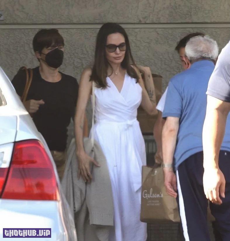 1666537091 349 Angelina Jolie Shopping In Los Angeles 6 Photos