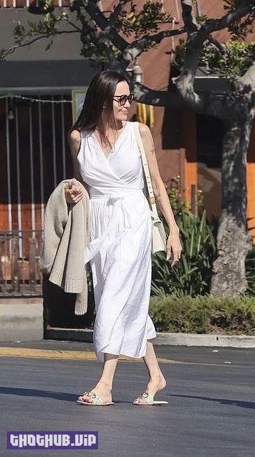 1666537101 292 Angelina Jolie Shopping In Los Angeles 6 Photos