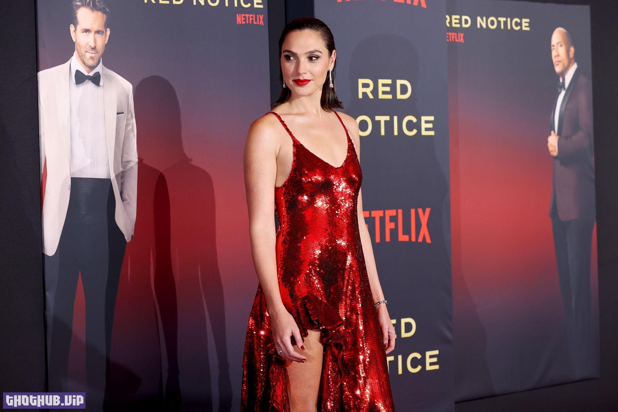 1666768257 554 Gal Gadot Sexy At Red Notice Premiere 40 Photos