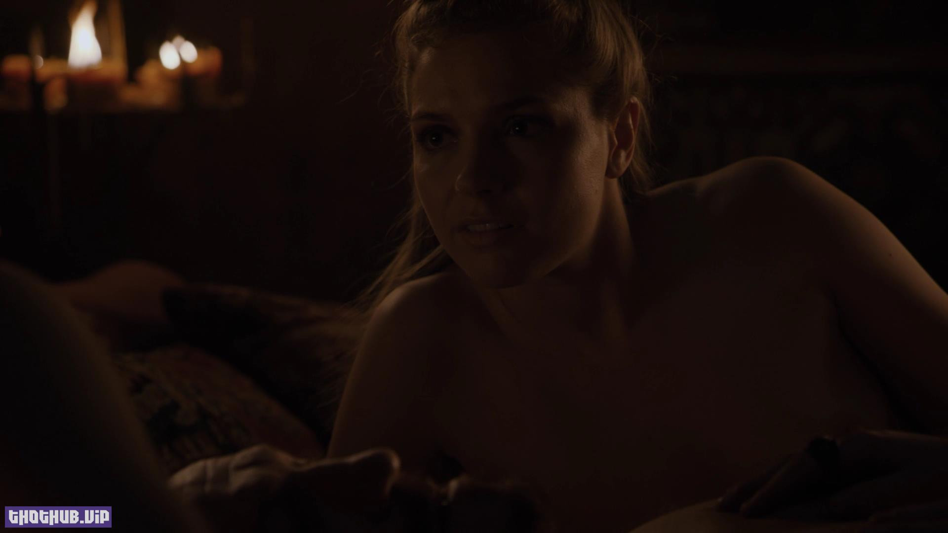 1667076693 263 Game of Thrones s08e01 Nude Scene Photos And 2 Video