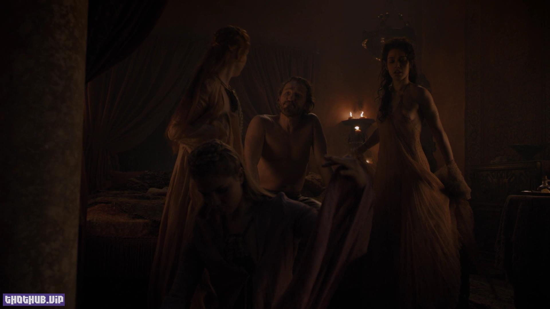 1667076696 683 Game of Thrones s08e01 Nude Scene Photos And 2 Video