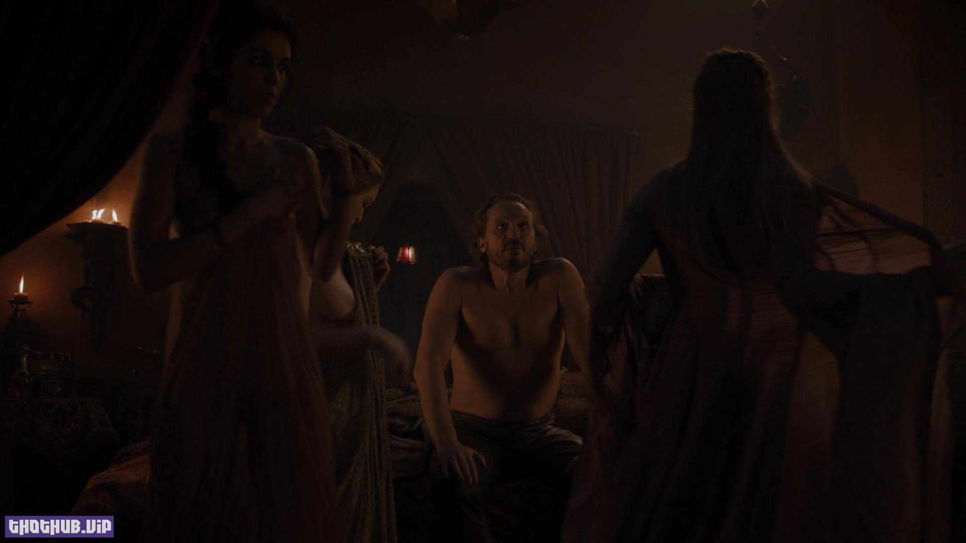 1667076697 384 Game of Thrones s08e01 Nude Scene Photos And 2 Video