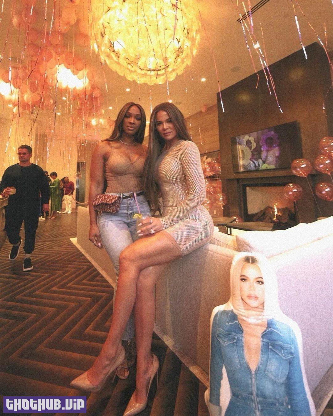 1667172025 910 Khloe Kardashian Showed Sexy Long Legs 7 Photos