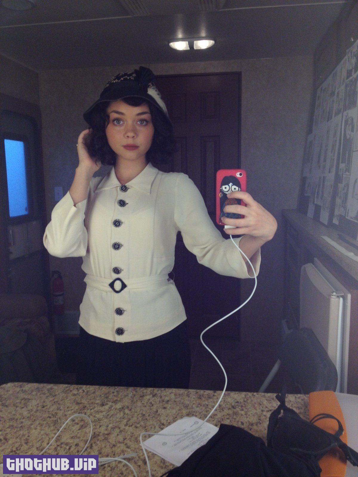 Sarah Hyland TheFappening Nude 15 Leaked Photos