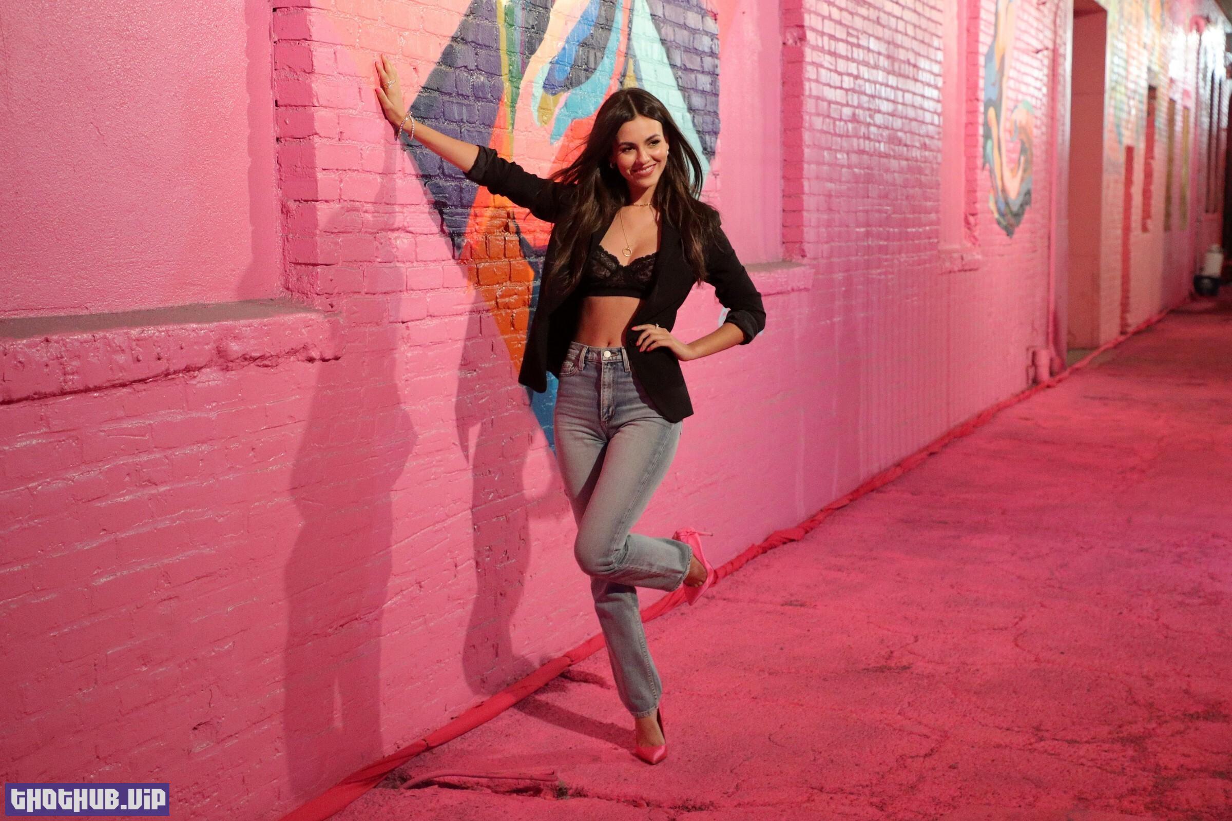 Victoria Justice Sexy at Pandora Street Of Loves