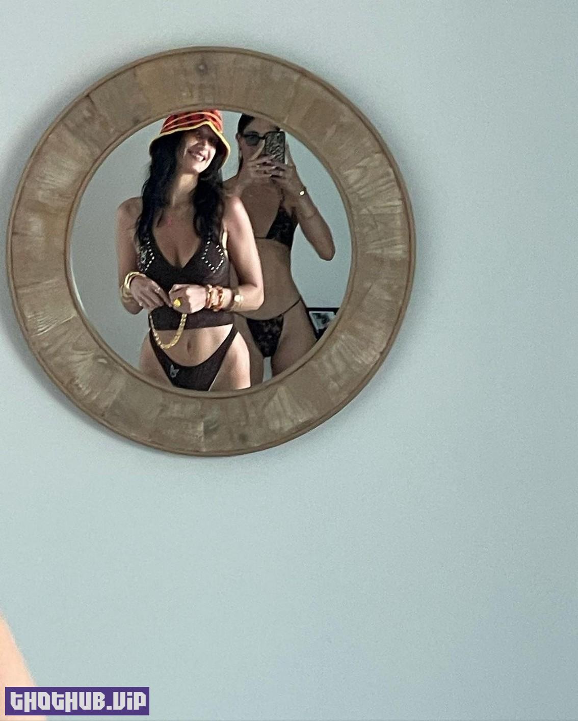 Bella Hadid Selfie
