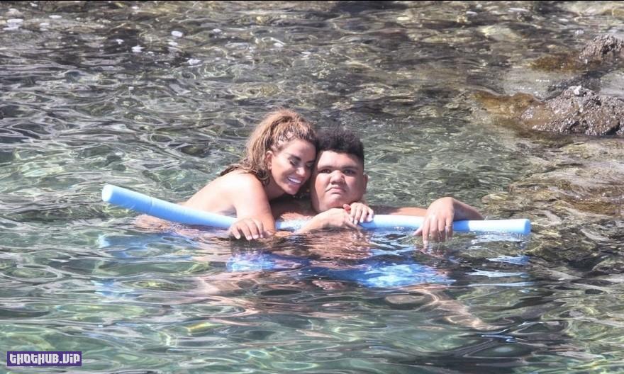 1672490937 620 Katie Price Topless With Her Son 11 Photos Video