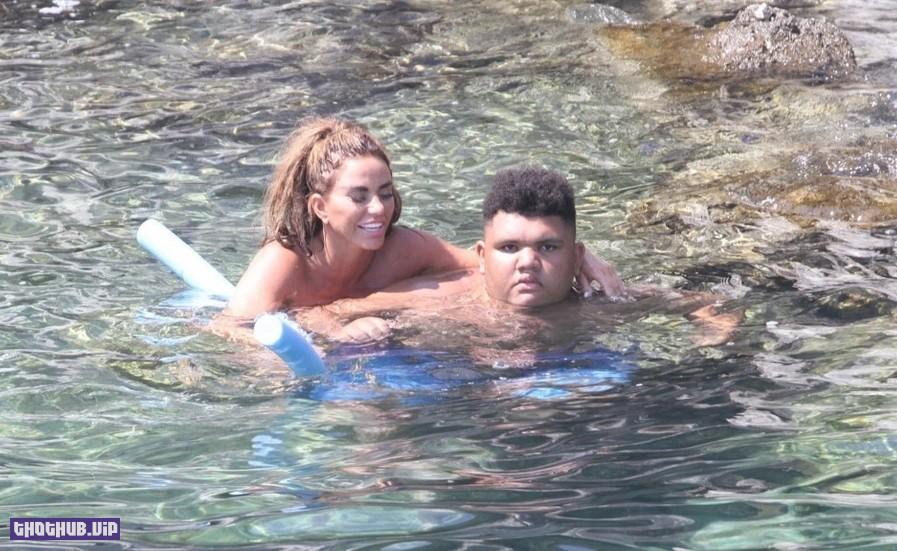 1672490960 665 Katie Price Topless With Her Son 11 Photos Video