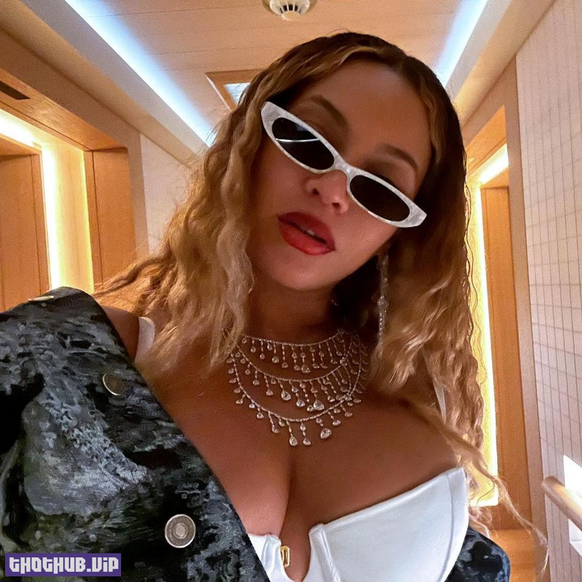 Beyonce Huge Tits