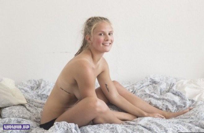 1680037359 942 Emma Holten The Fappening Nude And Leaked 29 Photos