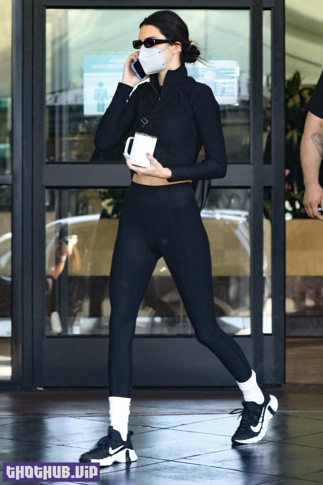 Kendall Jenner Hot In Tight Leggings