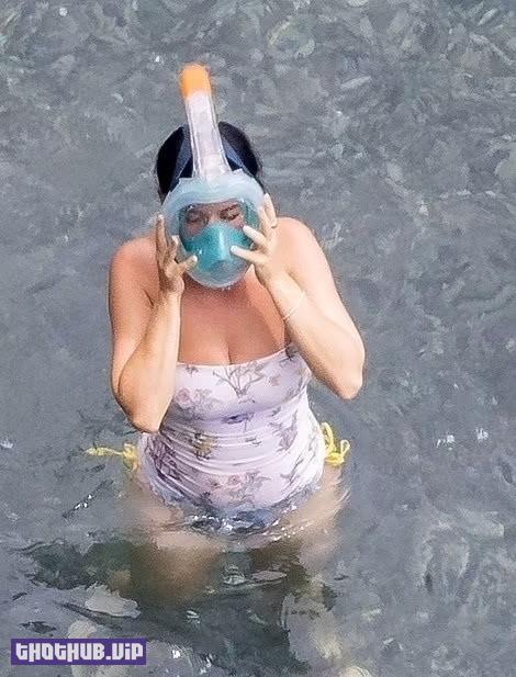 1683988164 214 Katy Perry Swimsuit In Positano 9 Photos