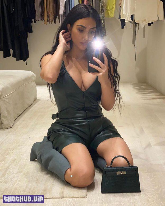 Kim Kardashian Sexy Selfie