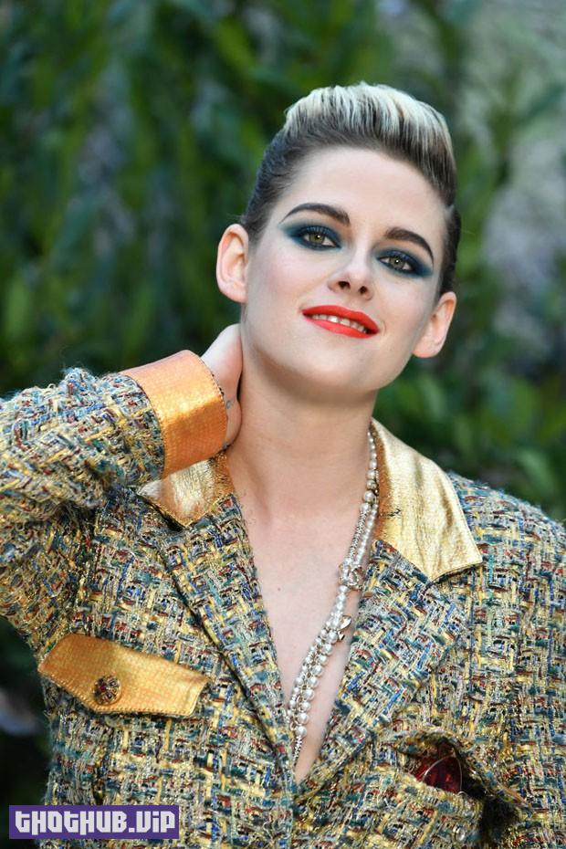 1687364836 517 Kristen Stewart Sexy or Not on Chanel Couture 26 Photos