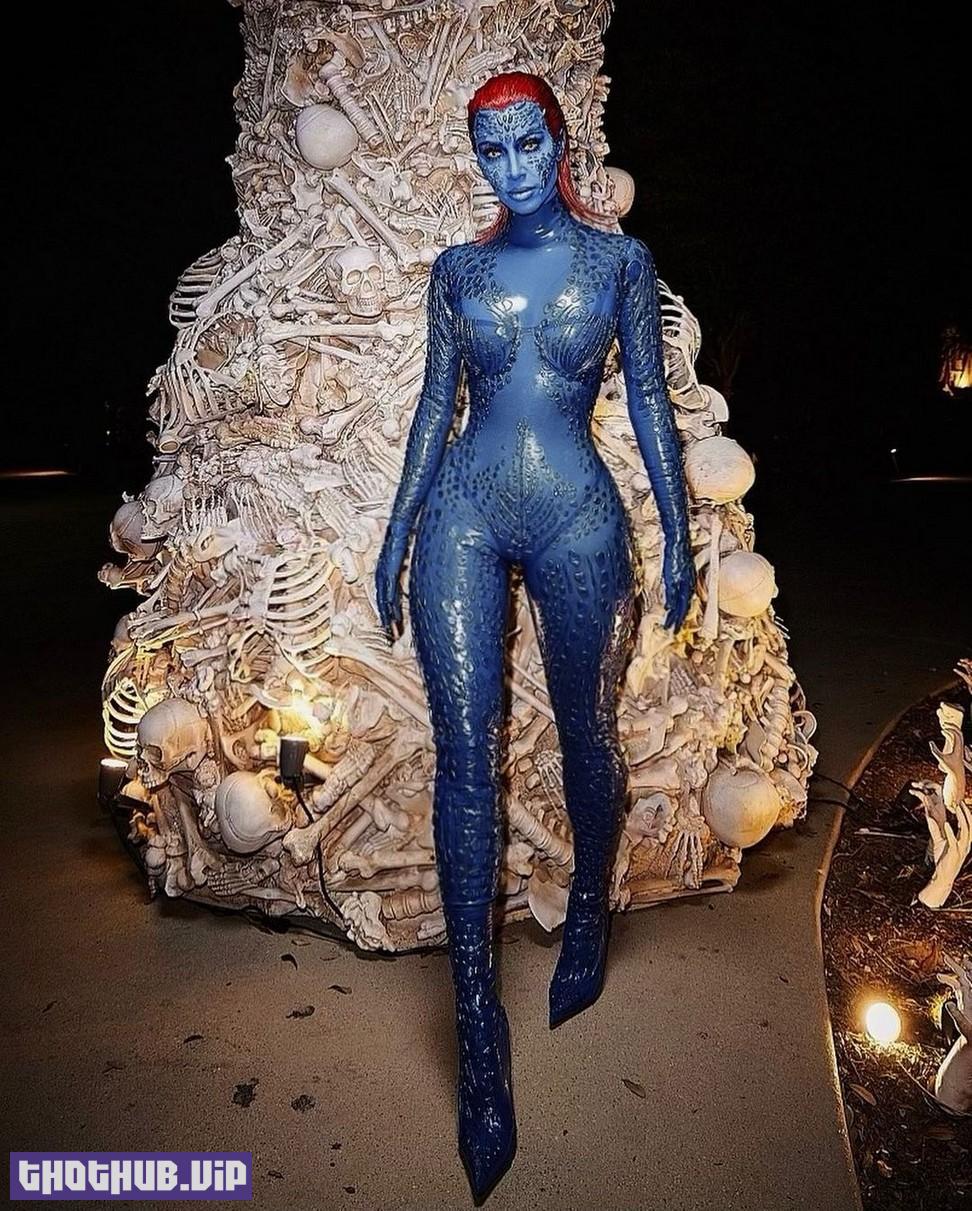 Kim Kardashian Cosplay Raven / Mystique At Halloween 2022