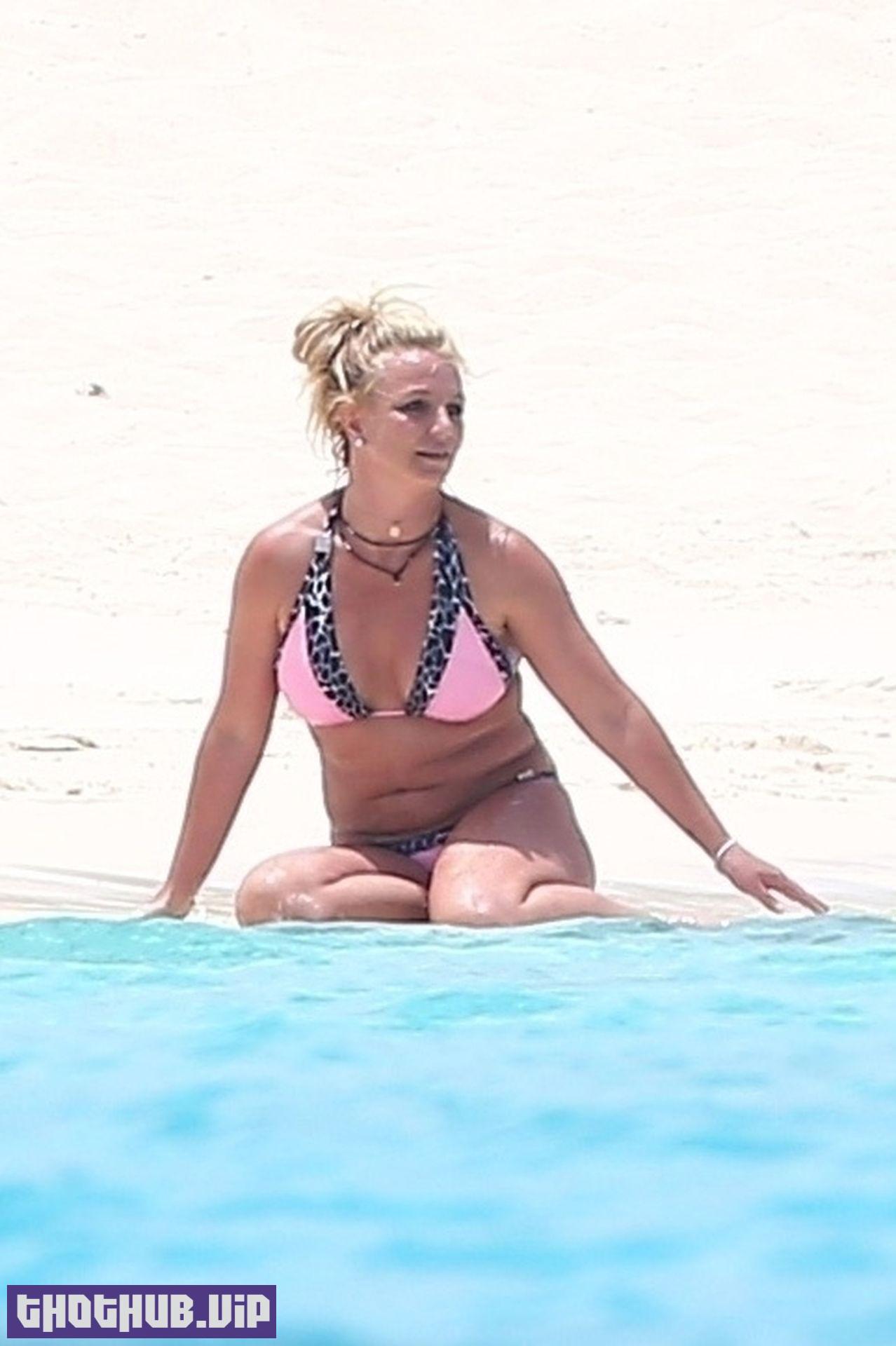 1690715674 928 Britney Spears Sexy Bikini in Turks and Caicos 35 Photos
