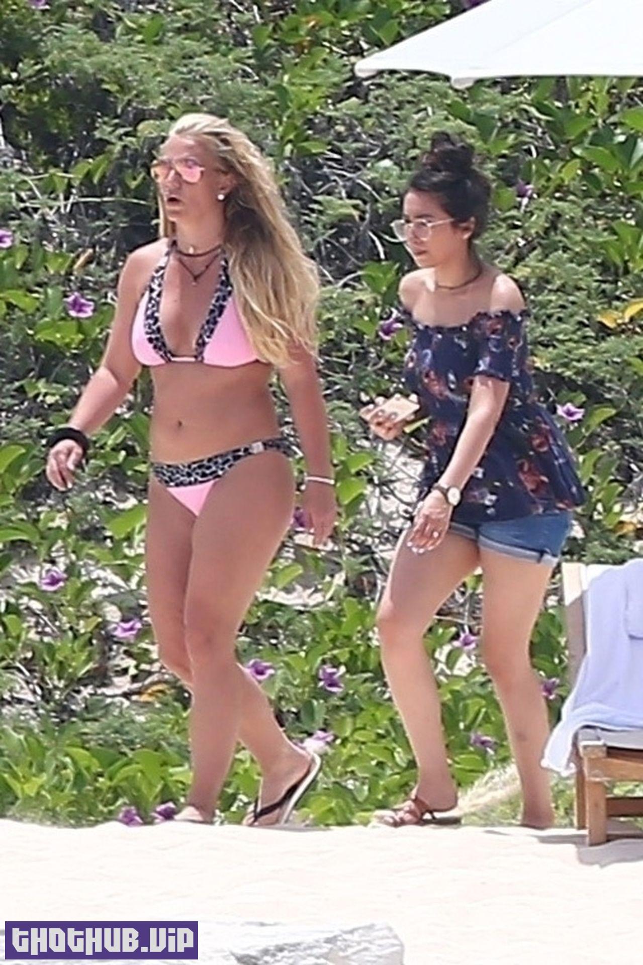 1690715675 405 Britney Spears Sexy Bikini in Turks and Caicos 35 Photos