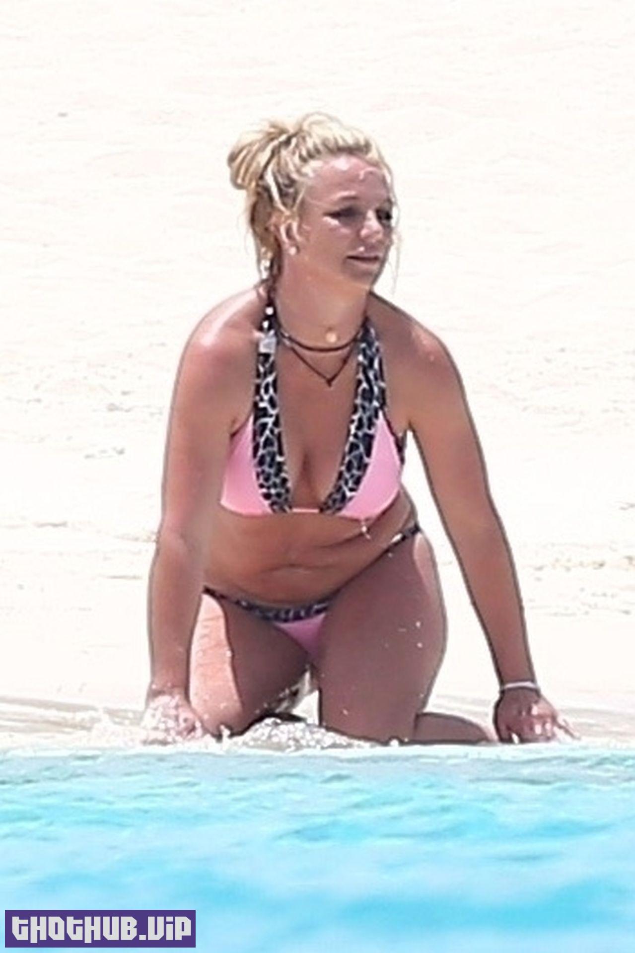 1690715683 372 Britney Spears Sexy Bikini in Turks and Caicos 35 Photos
