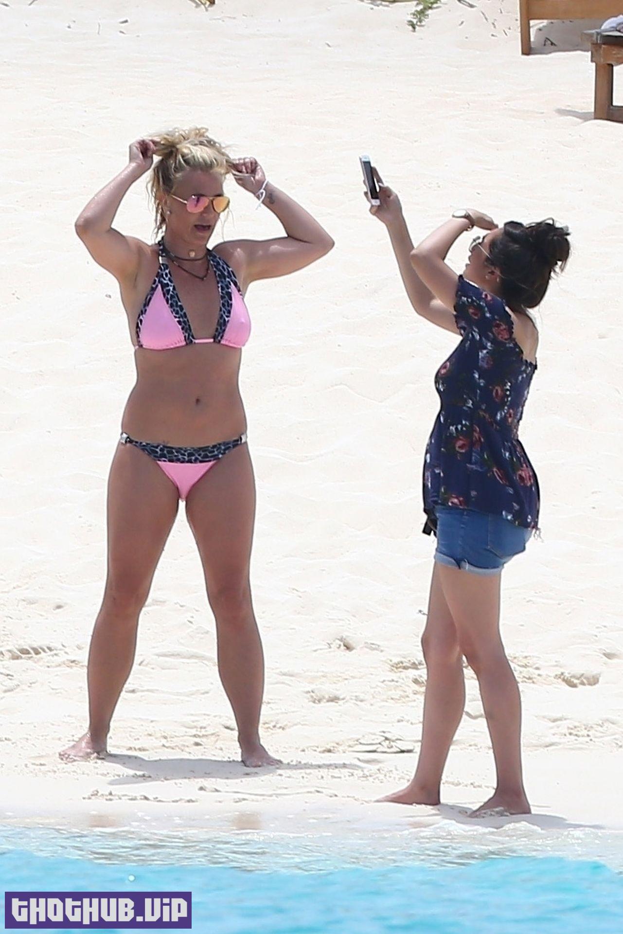 1690715689 981 Britney Spears Sexy Bikini in Turks and Caicos 35 Photos