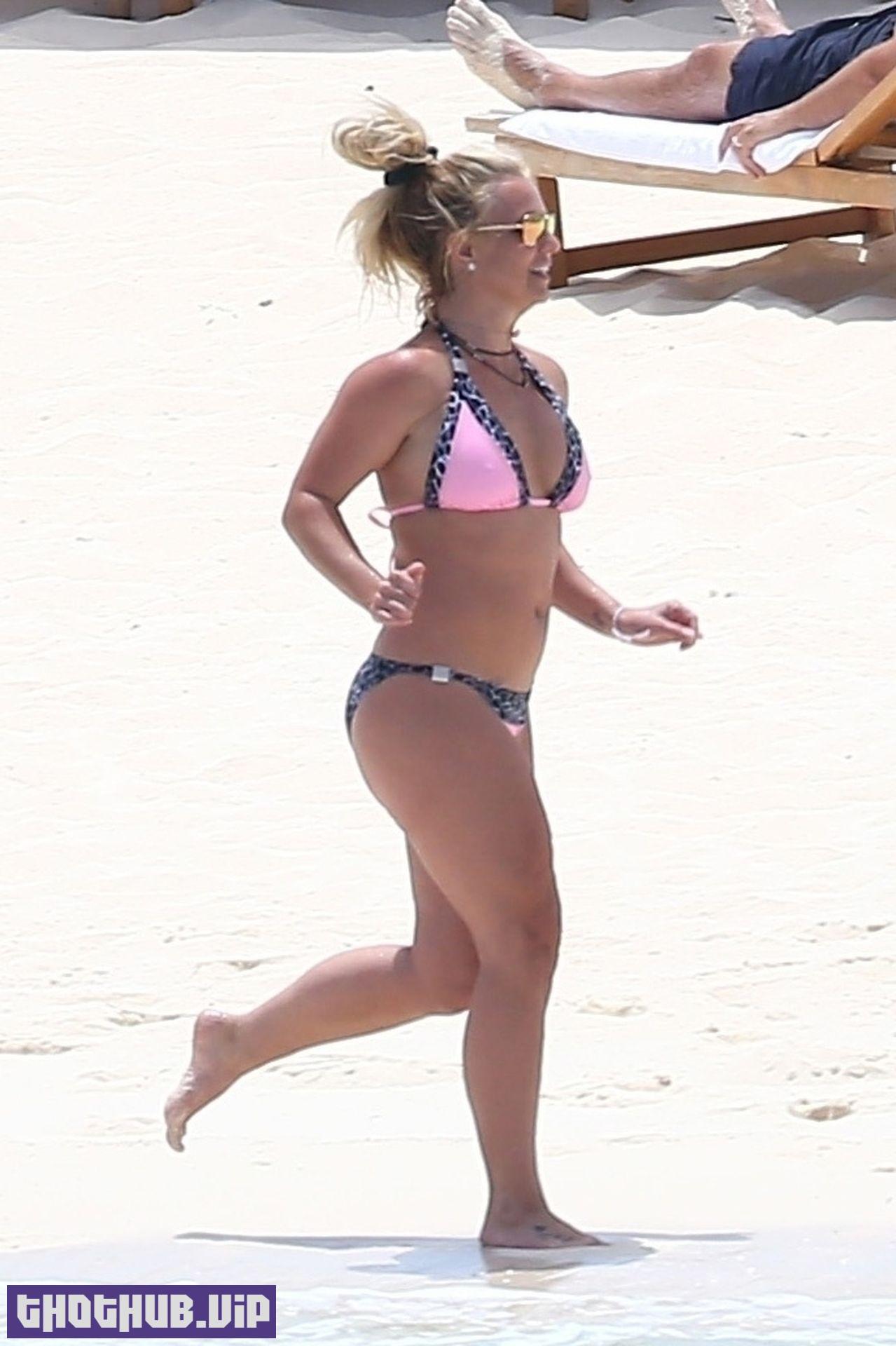 1690715699 649 Britney Spears Sexy Bikini in Turks and Caicos 35 Photos