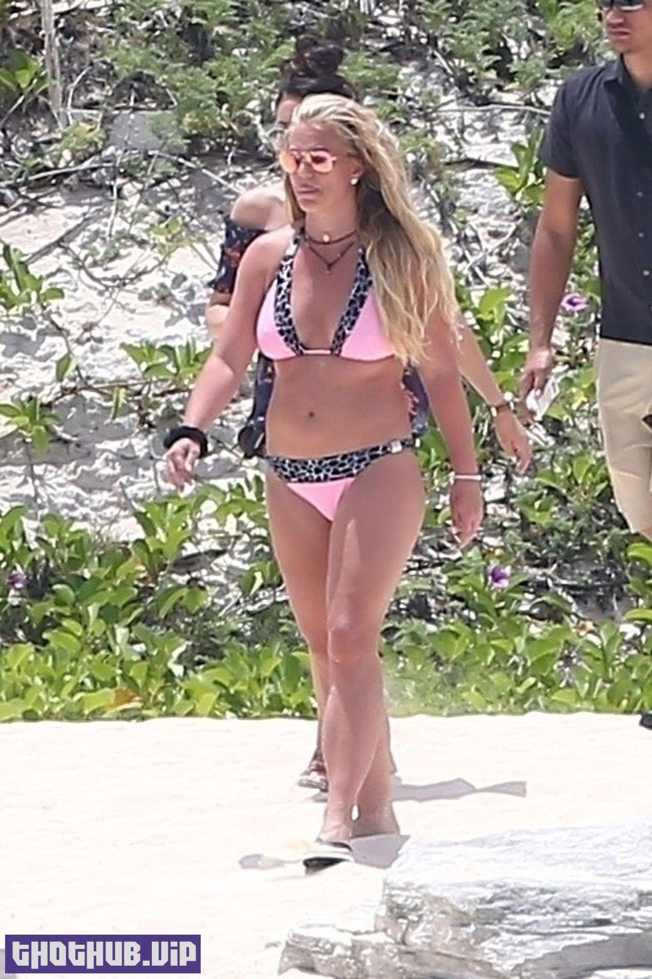1690715703 283 Britney Spears Sexy Bikini in Turks and Caicos 35 Photos