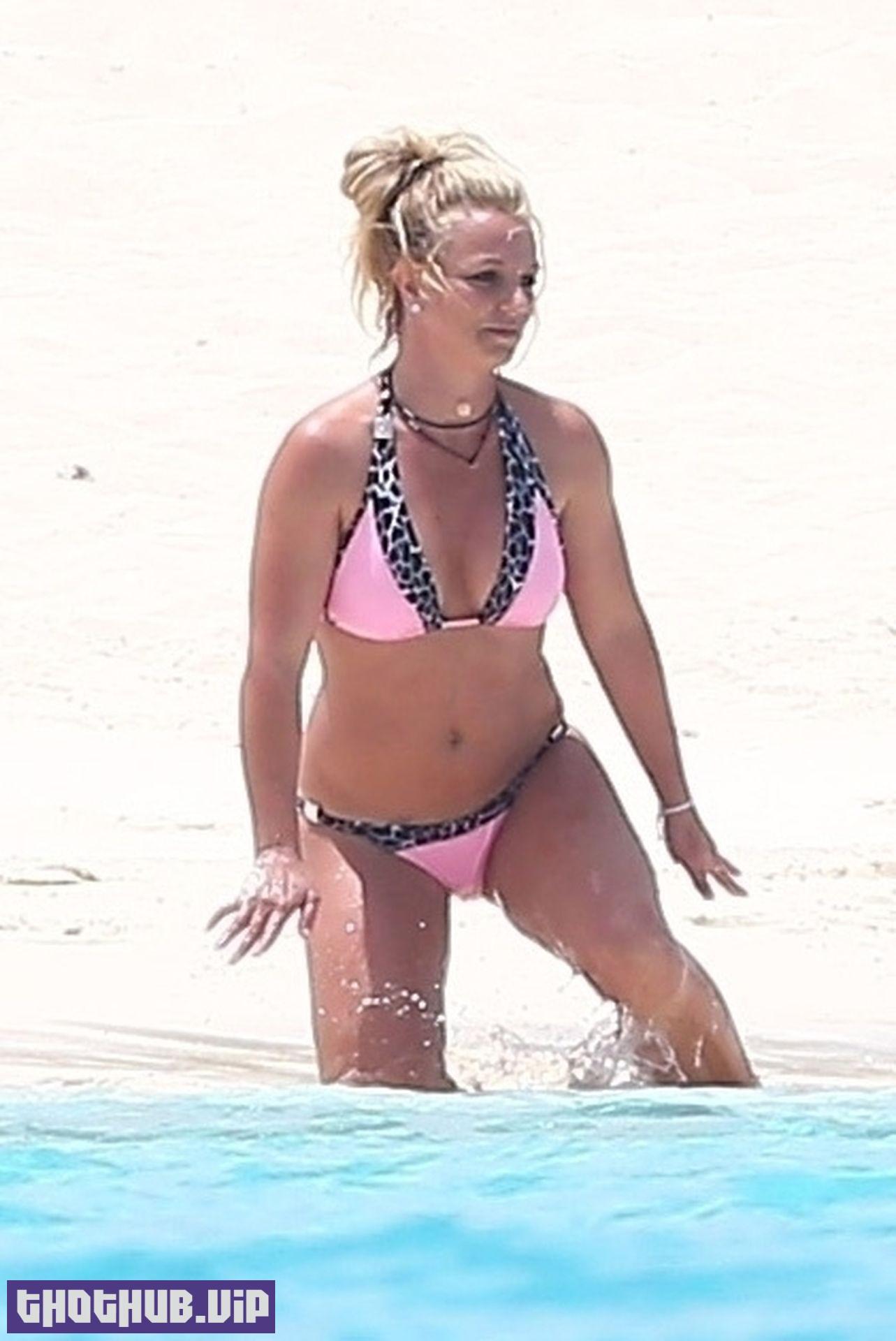 1690715713 486 Britney Spears Sexy Bikini in Turks and Caicos 35 Photos