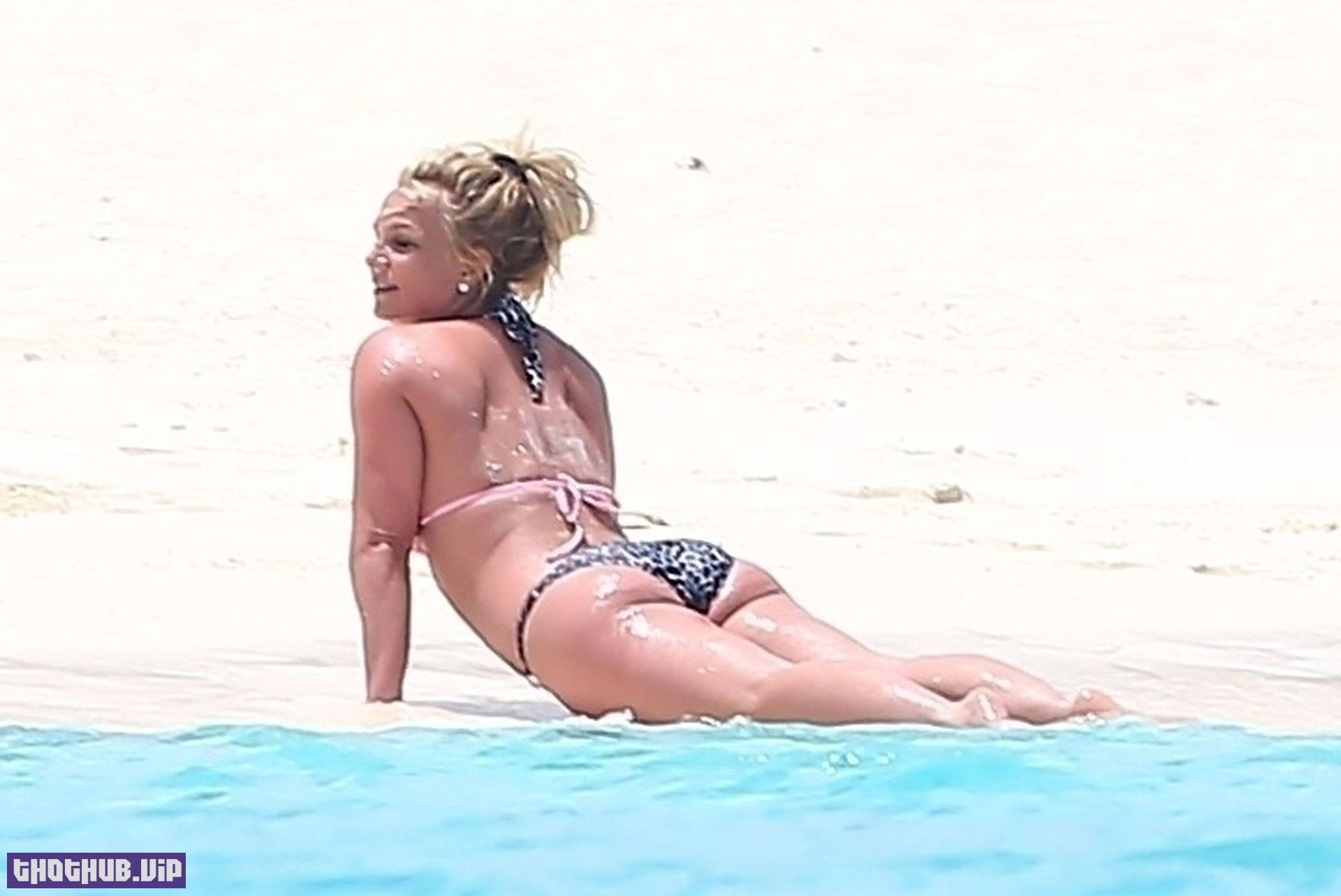1690715716 818 Britney Spears Sexy Bikini in Turks and Caicos 35 Photos