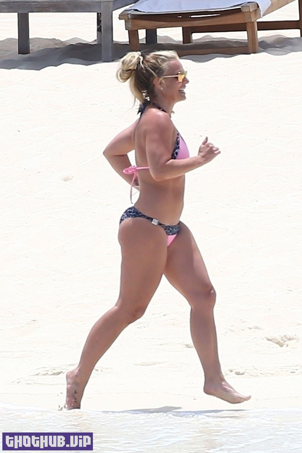 1690715717 988 Britney Spears Sexy Bikini in Turks and Caicos 35 Photos
