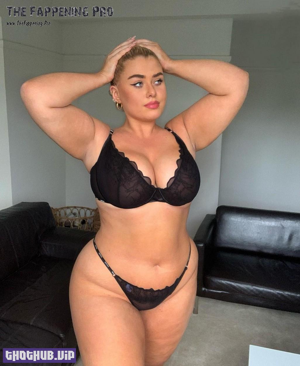 Izzy Nicholls Nude Plus Size Model From Worcester (31 Photos) On Thothub