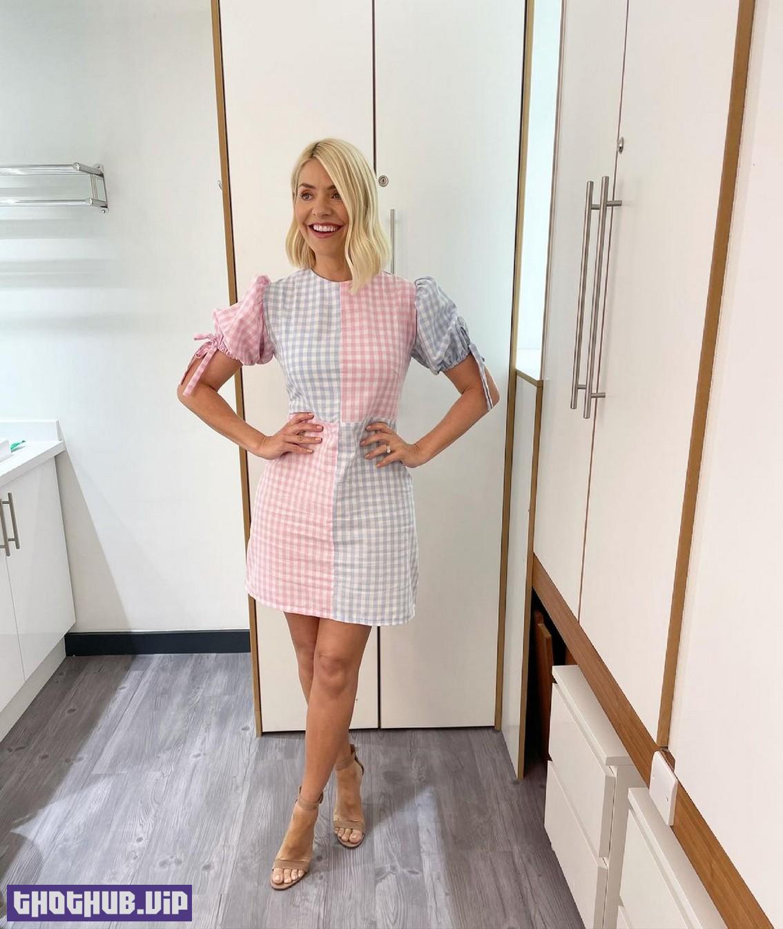 Holly Willoughby Barefoot