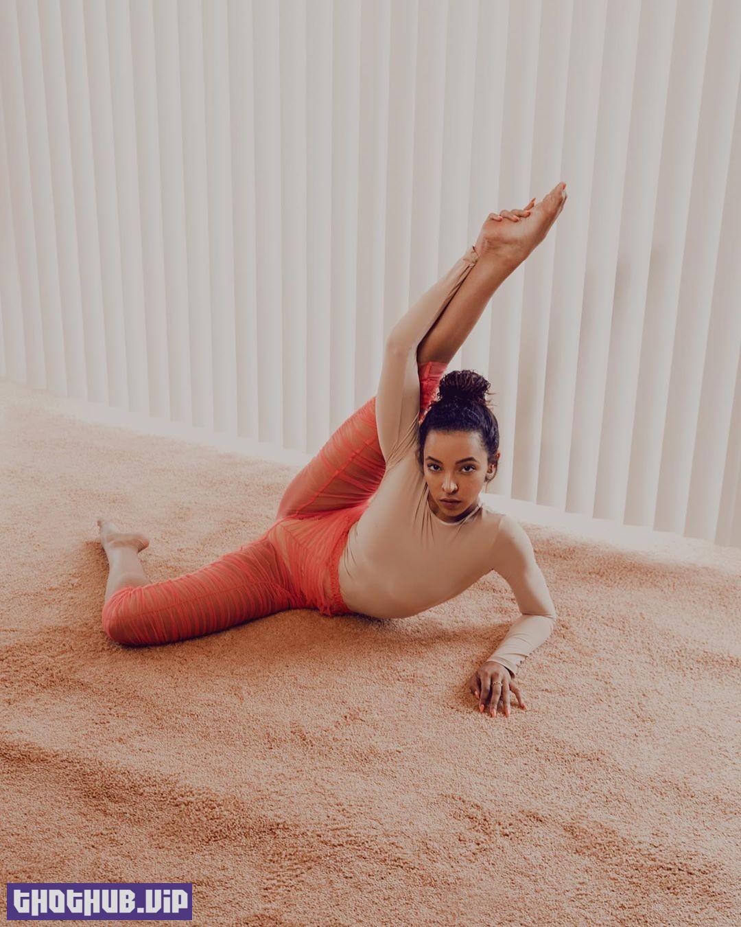 Tinashe Explicit posing