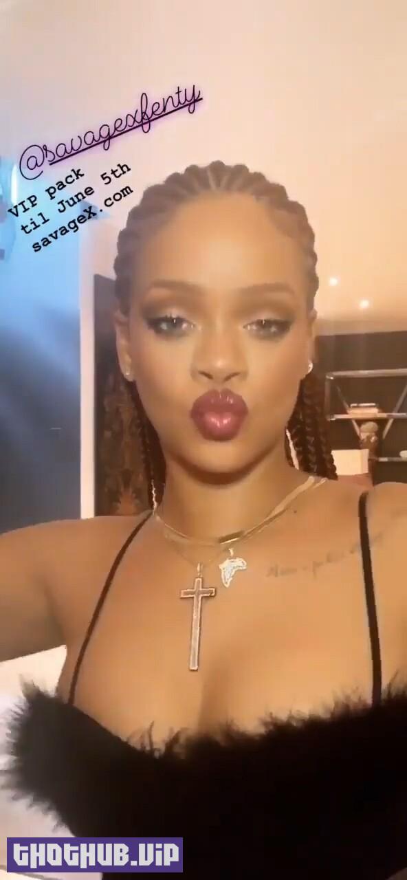 Rihanna Lips