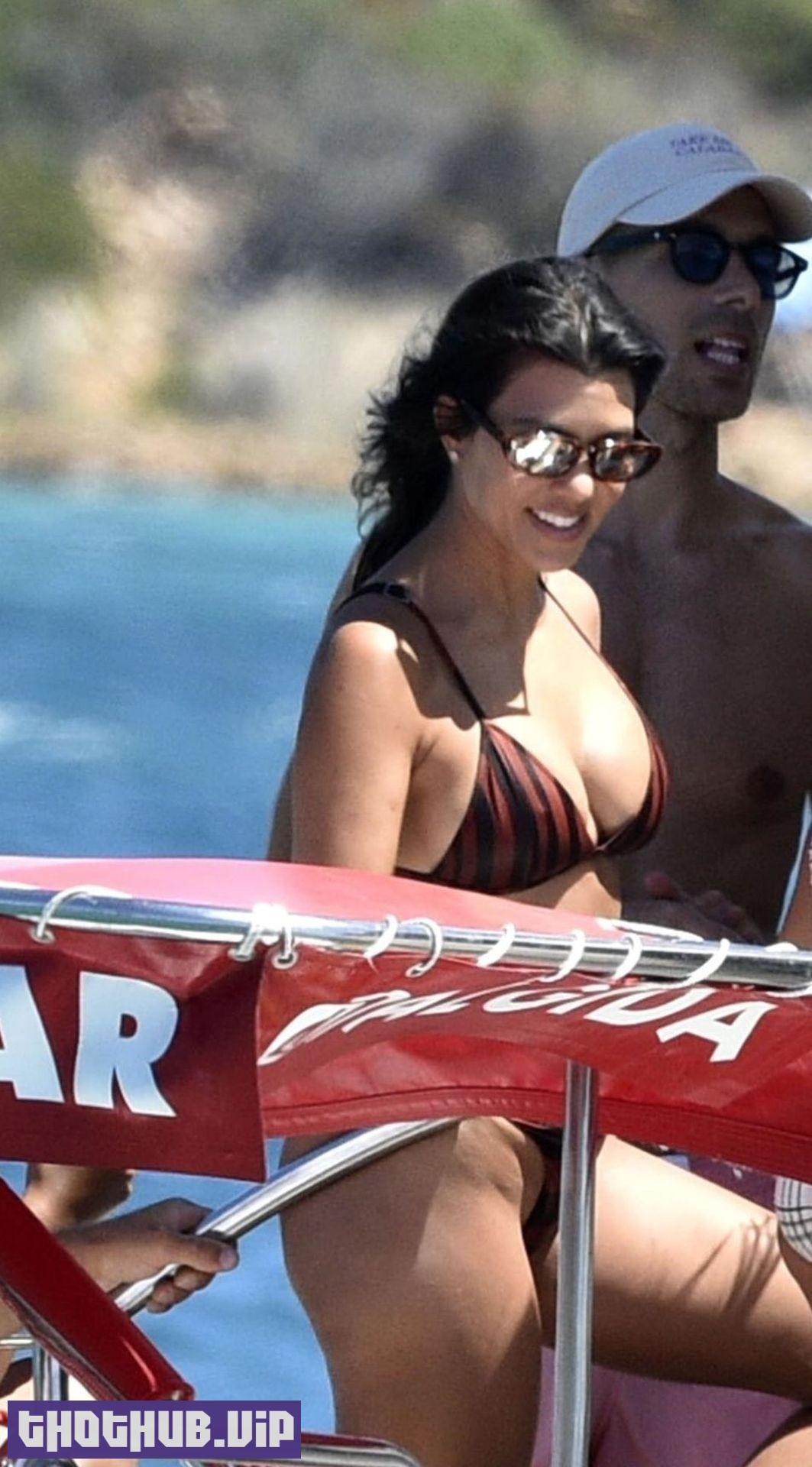 Kourtney Kardashian Tits