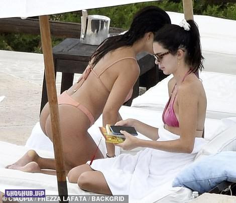 Kendall Jenner & Kourtney Kardashian Sexy