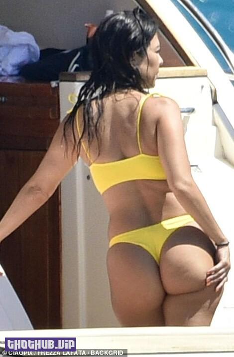 Kourtney Kardashian Juicy Ass