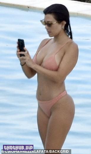 Kourtney Kardashian Sexy
