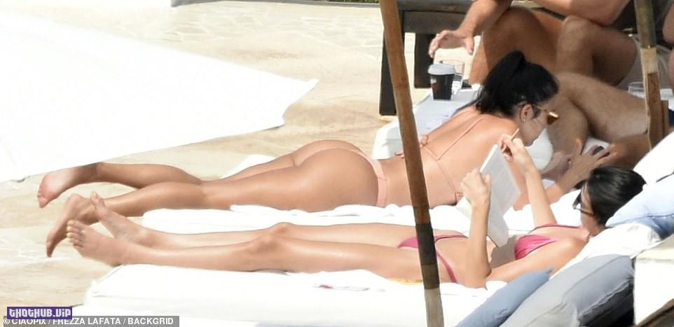 Kendall Jenner & Kourtney Kardashian Ass