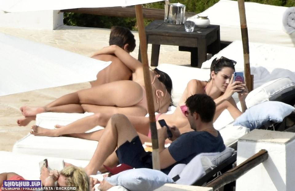 Kendall Jenner & Kourtney Kardashian Bikini Ass