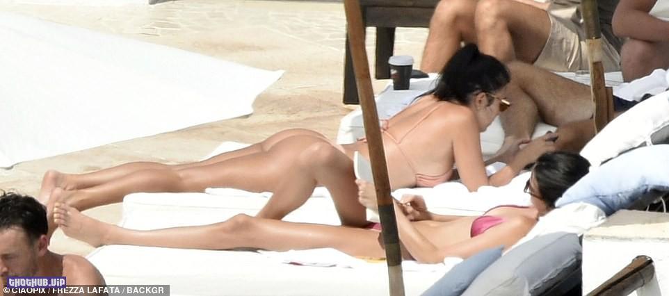 Kendall Jenner & Kourtney Kardashian Fappening