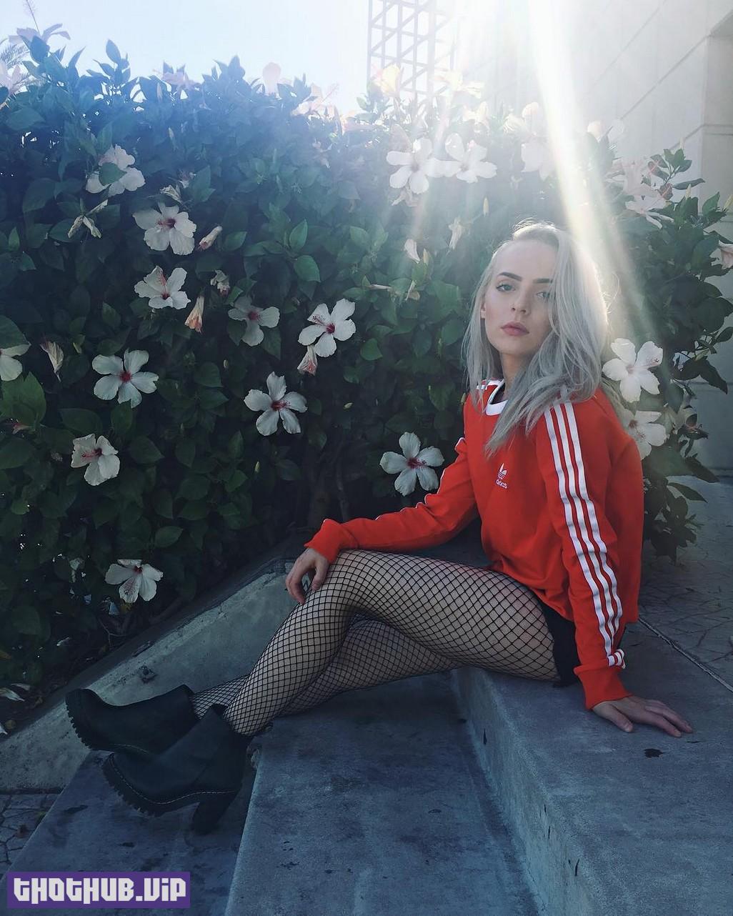 Madilyn Bailey In Pantyhose