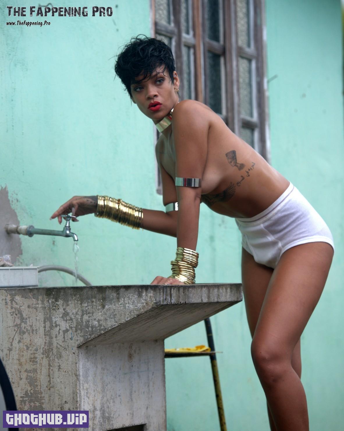 1694495589 988 Rihanna Nude Unpublished Outtakes From 2014 44 Photos